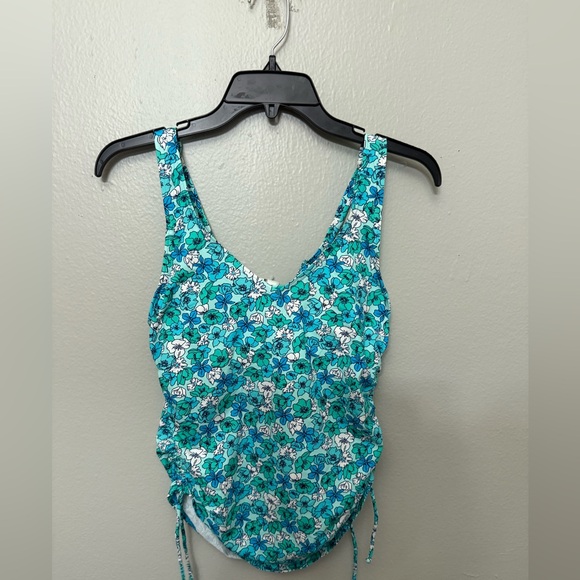 Lands' End Women's Chlorine Resistant Adjustable Underwire Tankini Swimsuit Top - Picture 1 of 6